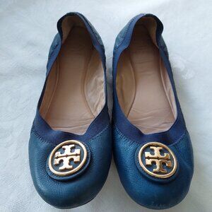 Tory Burch Caroline ballet flats in a navy leather with gold-tone Women's 9